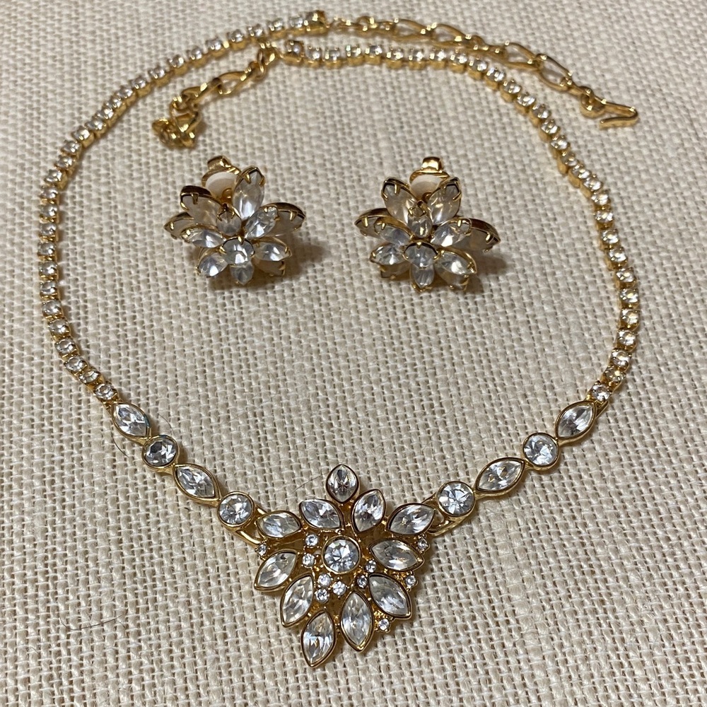 Vintage Gold and rhinestone Floral Jewelry Set